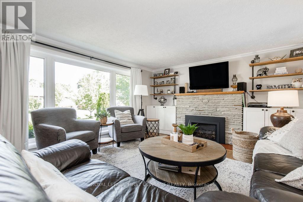 












315 CRAWFORD STREET

,
Orillia,




Ontario
L3V1K2

