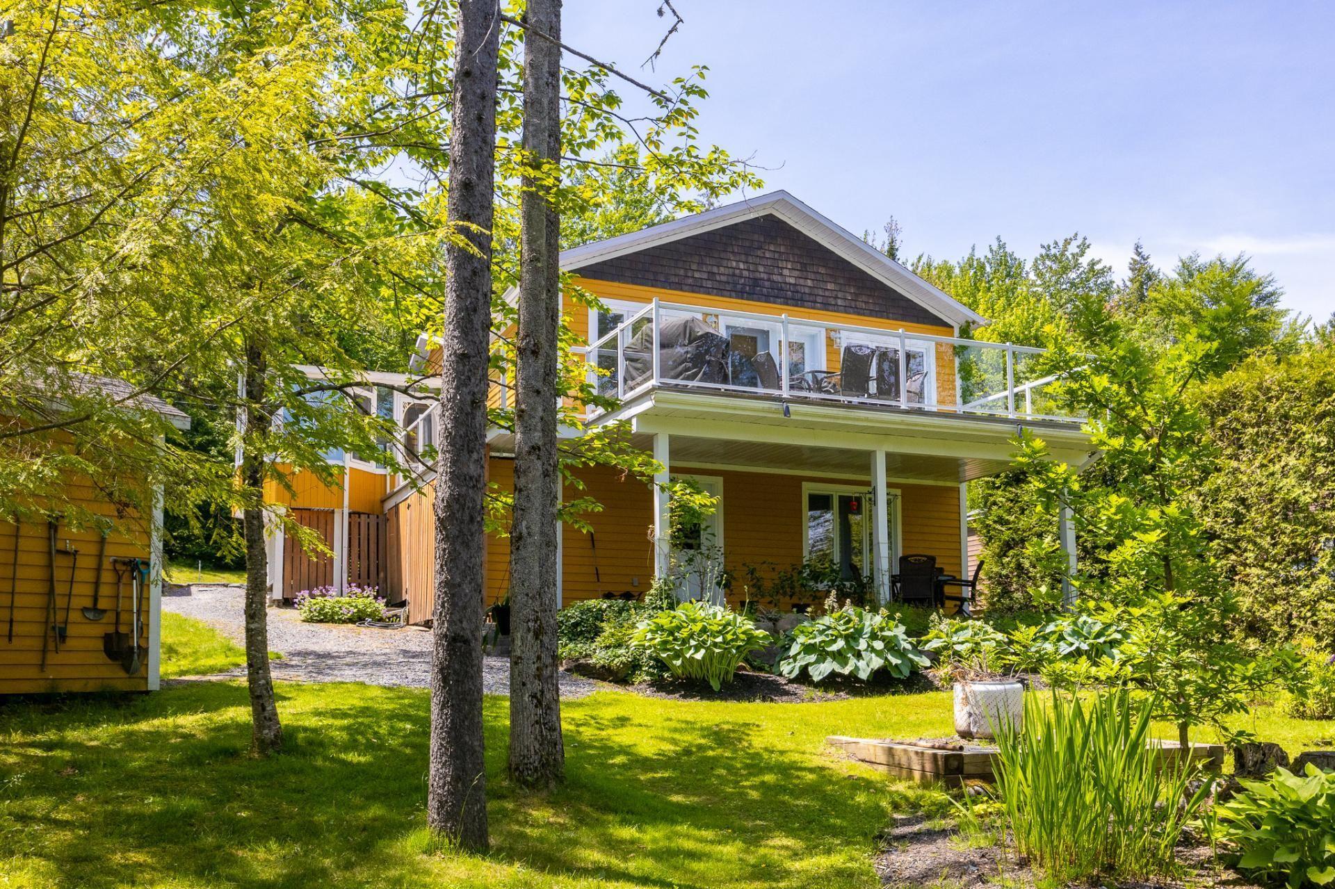 









455


Rue de la Brème

,
Saint-Denis-de-Brompton,




QC
J0B2P0

