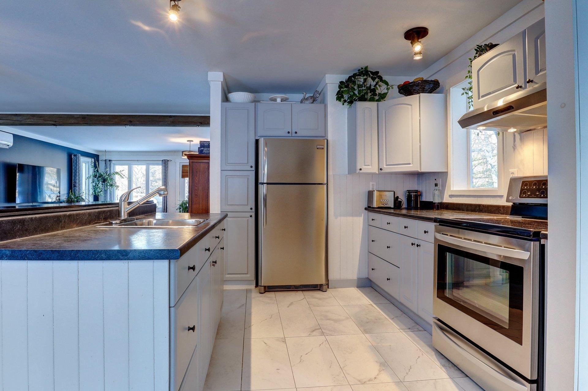 









455


Rue de la Brème

,
Saint-Denis-de-Brompton,




QC
J0B2P0

