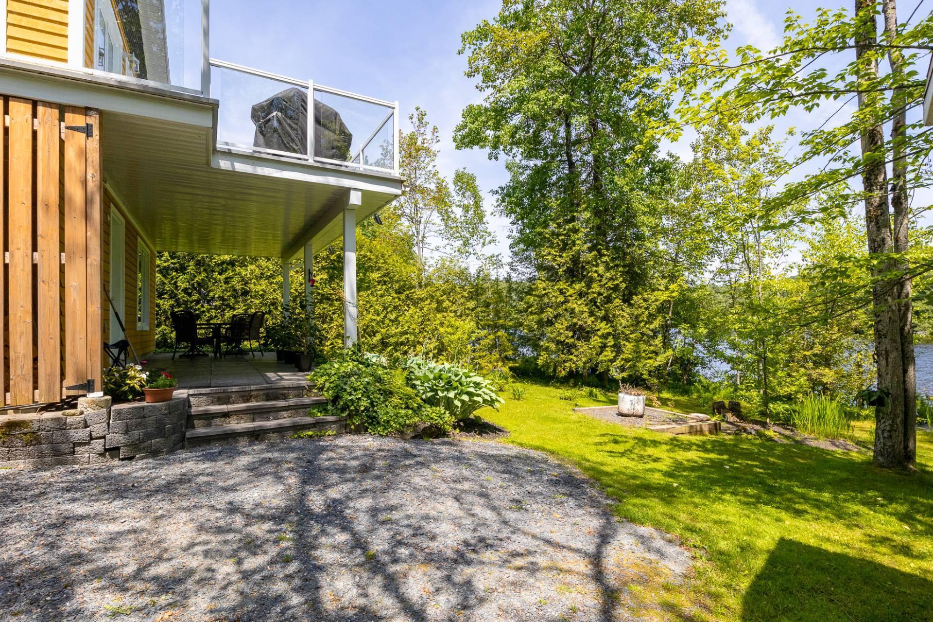









455


Rue de la Brème

,
Saint-Denis-de-Brompton,




QC
J0B2P0

