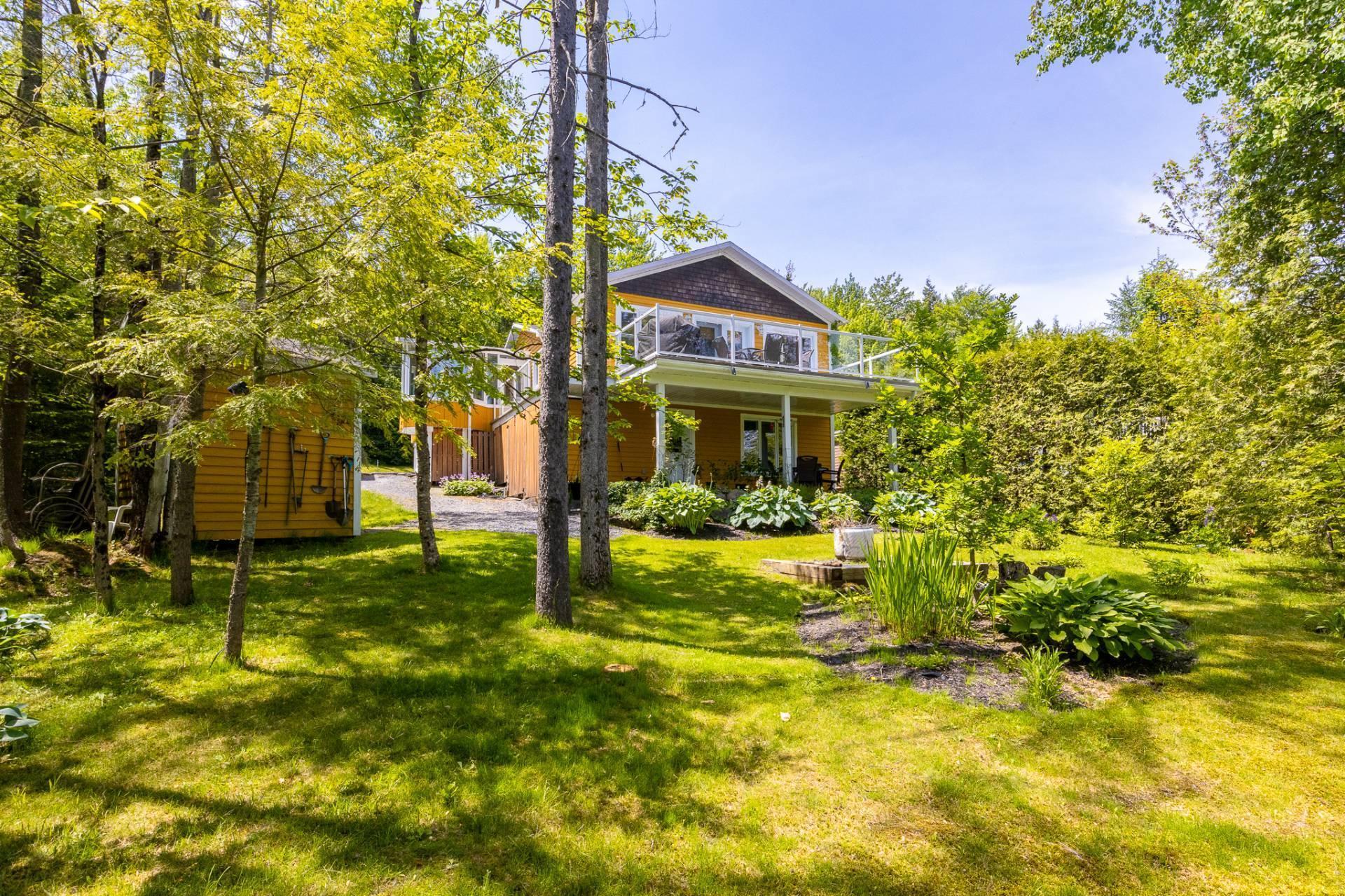 









455


Rue de la Brème

,
Saint-Denis-de-Brompton,




QC
J0B2P0

