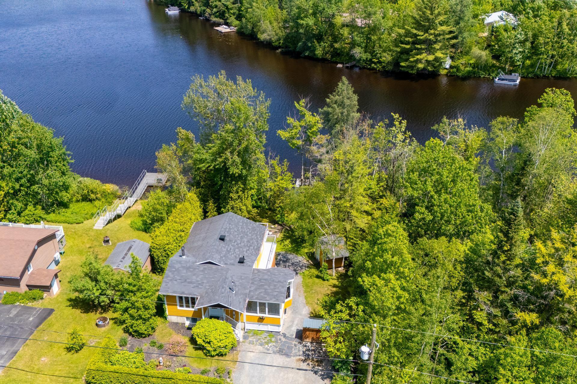 









455


Rue de la Brème

,
Saint-Denis-de-Brompton,




QC
J0B2P0

