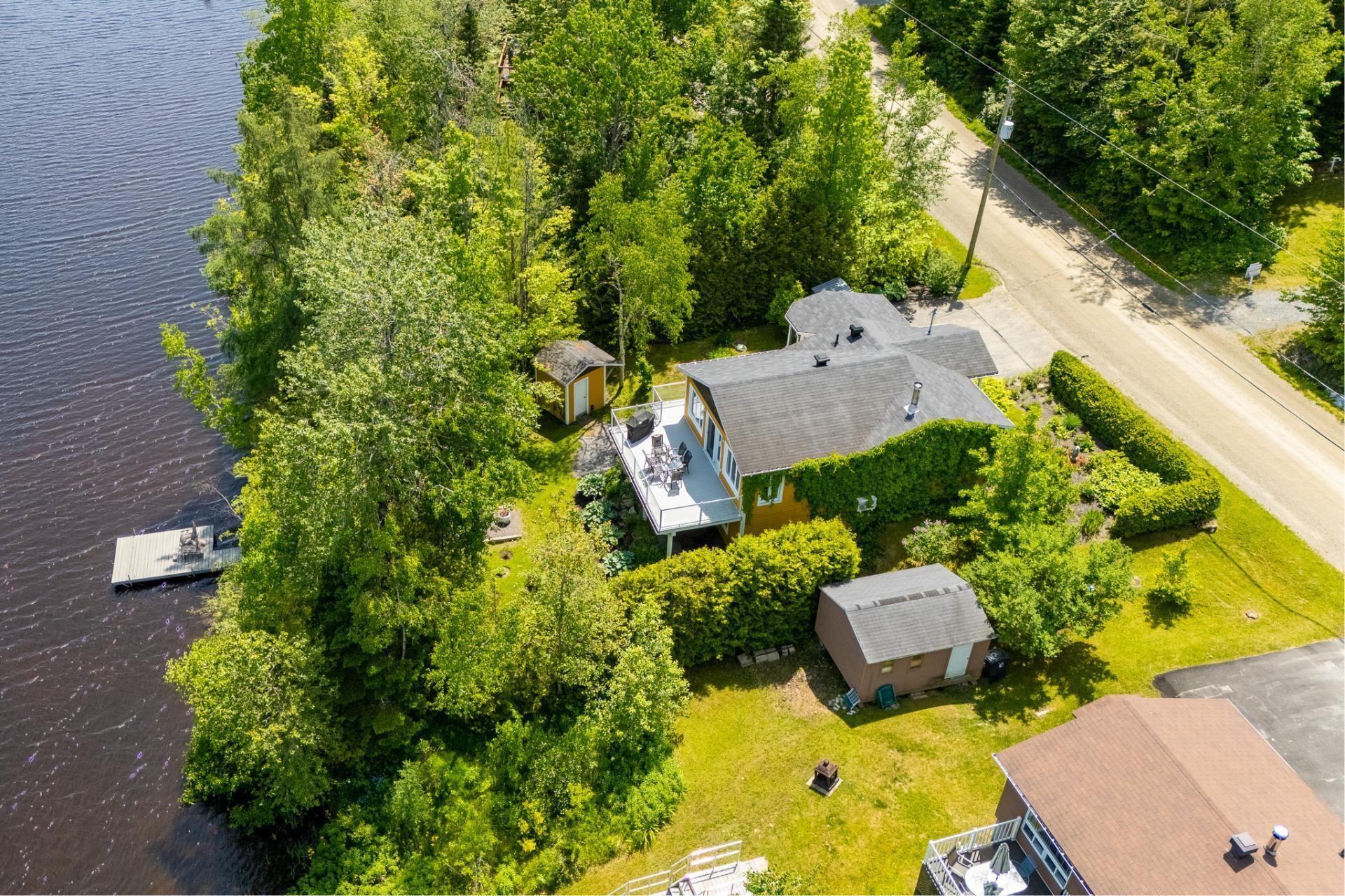 









455


Rue de la Brème

,
Saint-Denis-de-Brompton,




QC
J0B2P0

