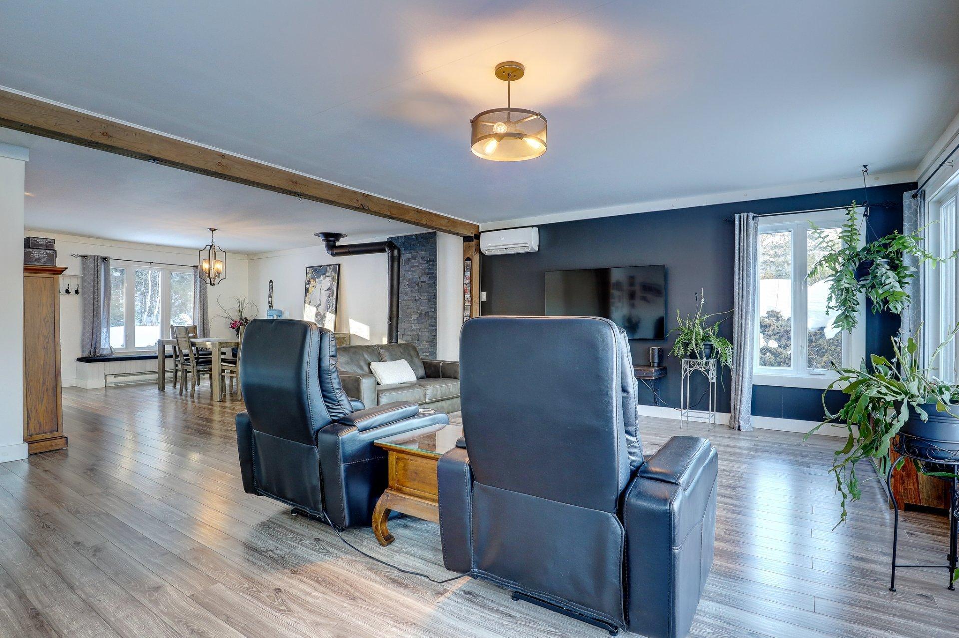 









455


Rue de la Brème

,
Saint-Denis-de-Brompton,




QC
J0B2P0

