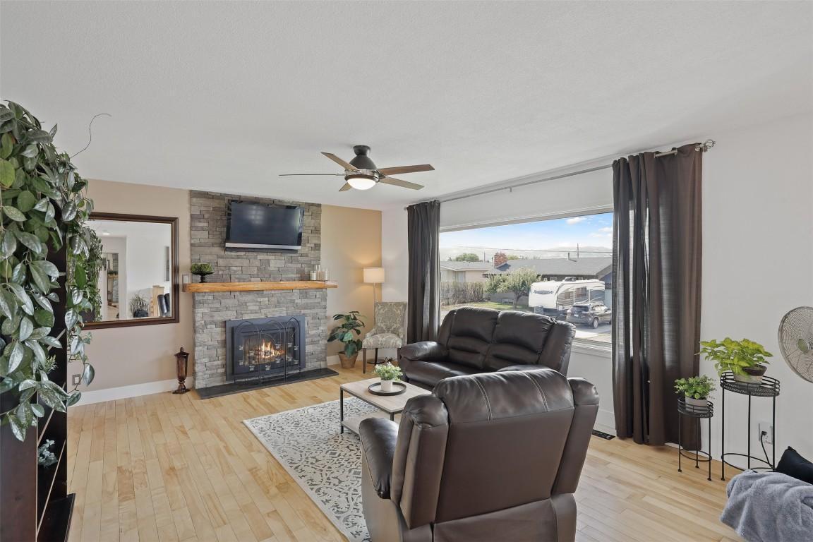 









1278


Kimberley

Crescent,
Kamloops,




BC
V2B 3B7

