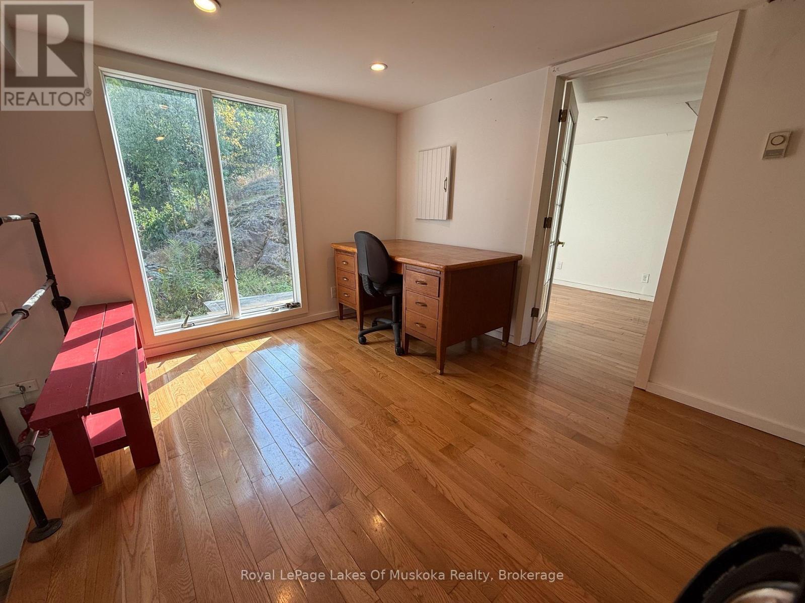 












48 KITCHEN ROAD S

,
Huntsville (Brunel),




Ontario
P1H2K8

