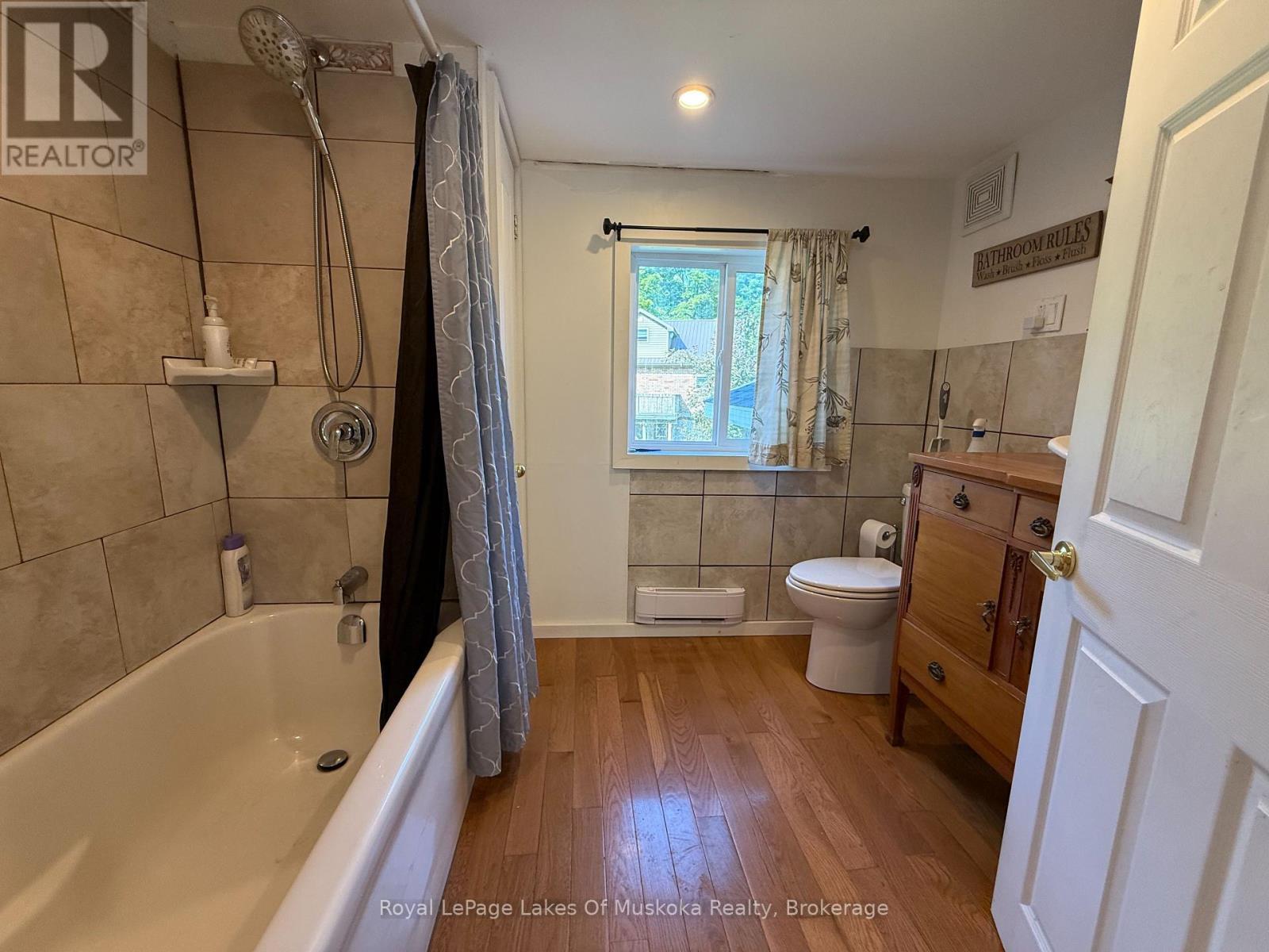 












48 KITCHEN ROAD S

,
Huntsville (Brunel),




Ontario
P1H2K8

