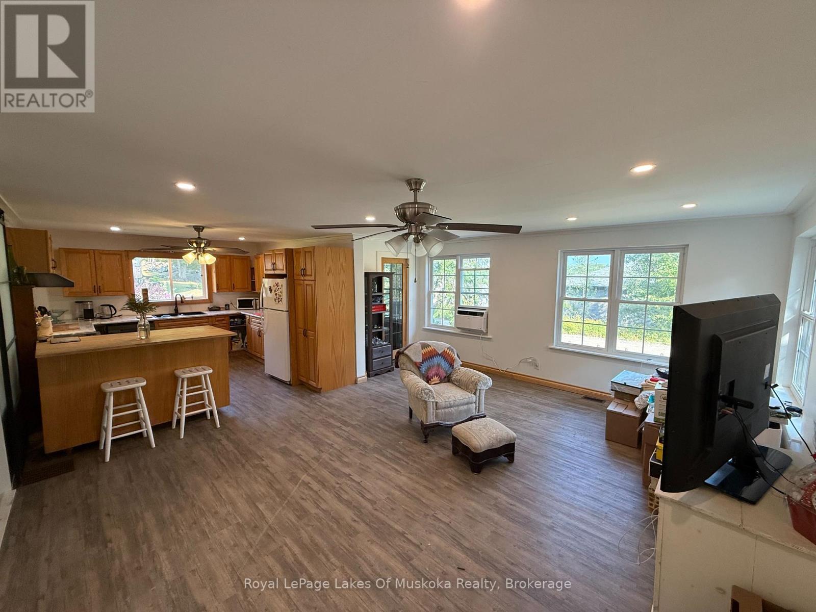 












48 KITCHEN ROAD S

,
Huntsville (Brunel),




Ontario
P1H2K8

