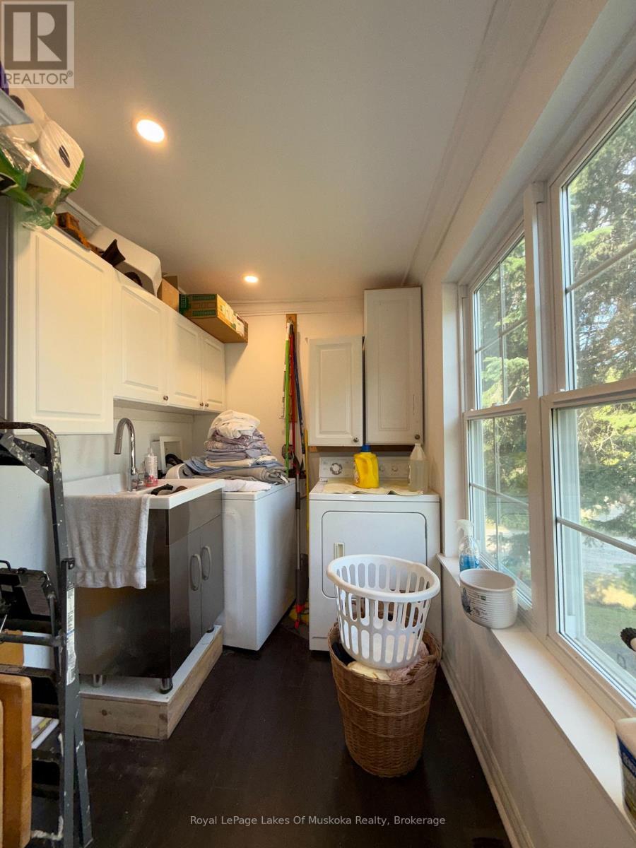 












48 KITCHEN ROAD S

,
Huntsville (Brunel),




Ontario
P1H2K8

