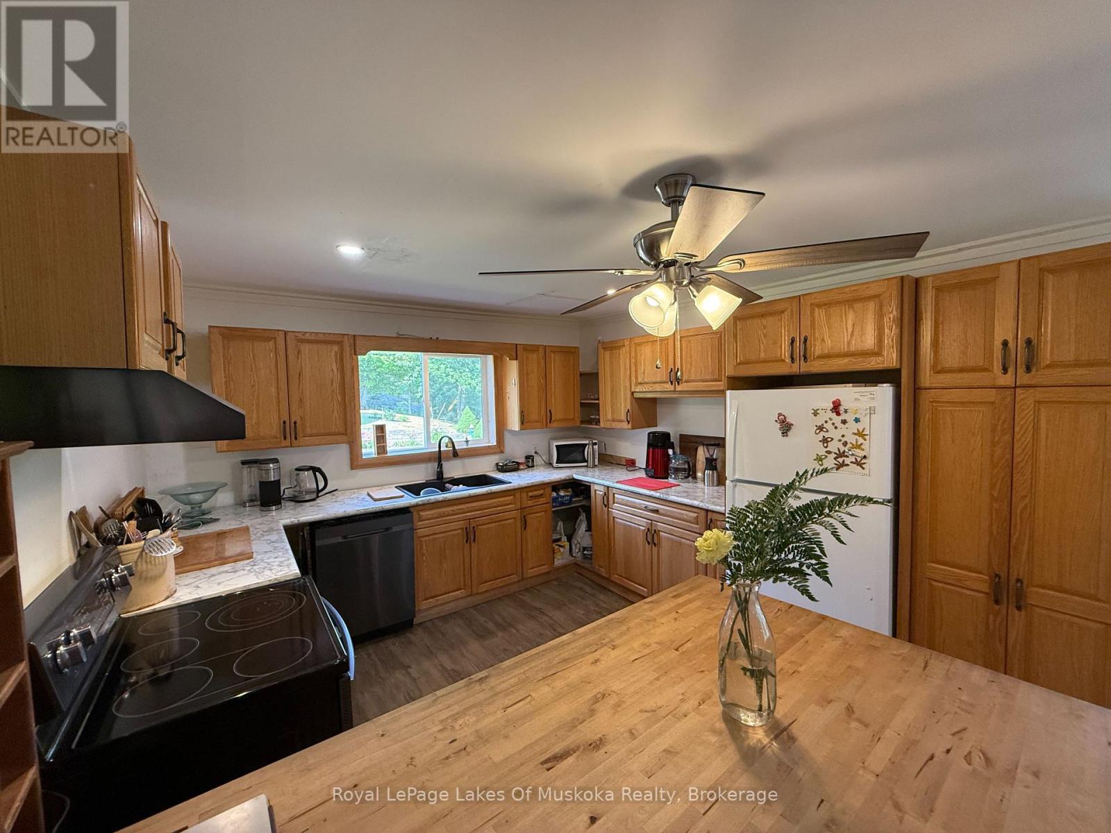 












48 KITCHEN ROAD S

,
Huntsville (Brunel),




Ontario
P1H2K8


