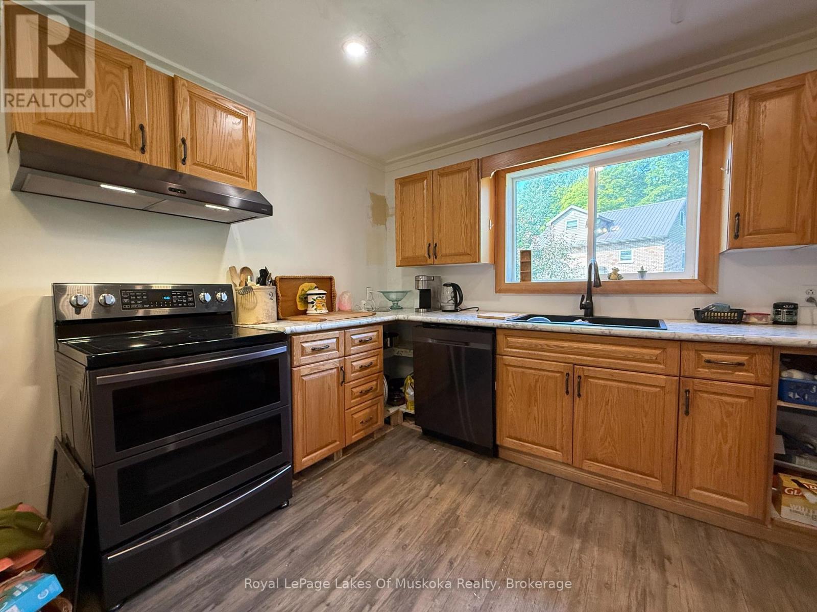 












48 KITCHEN ROAD S

,
Huntsville (Brunel),




Ontario
P1H2K8

