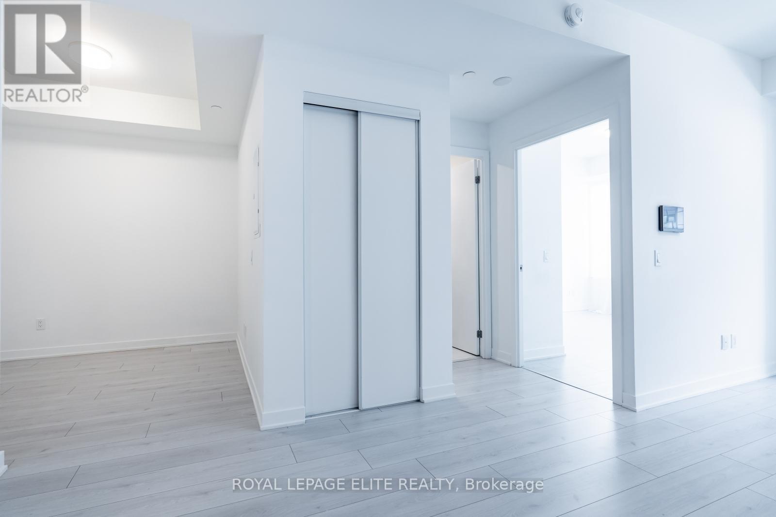 












418 - 405 DUNDAS STREET

,
Oakville,




Ontario
L6M4M2

