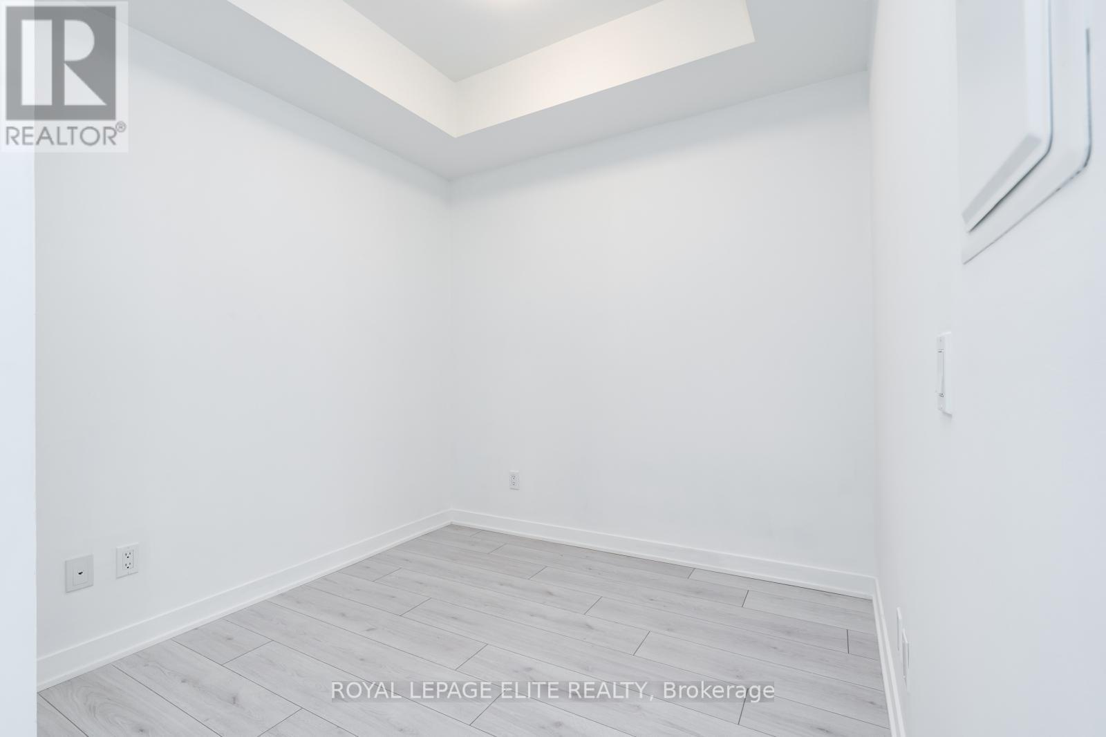 












418 - 405 DUNDAS STREET

,
Oakville,




Ontario
L6M4M2

