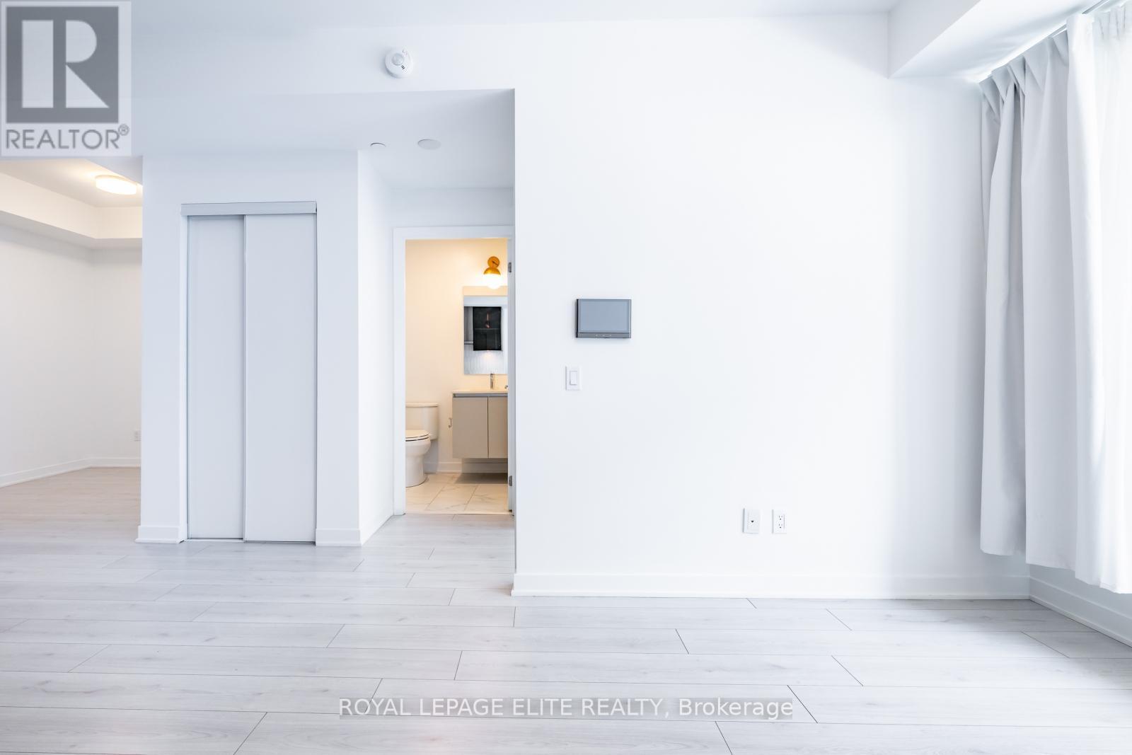 












418 - 405 DUNDAS STREET

,
Oakville,




Ontario
L6M4M2

