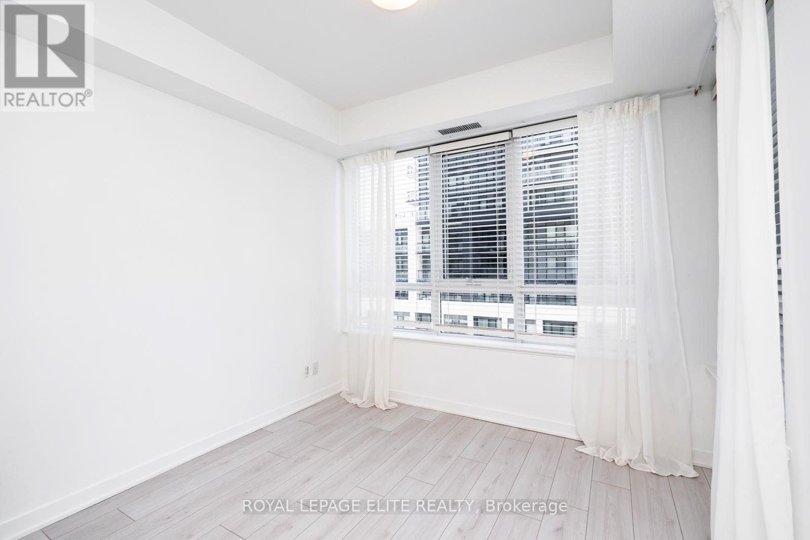 












418 - 405 DUNDAS STREET

,
Oakville,




Ontario
L6M4M2

