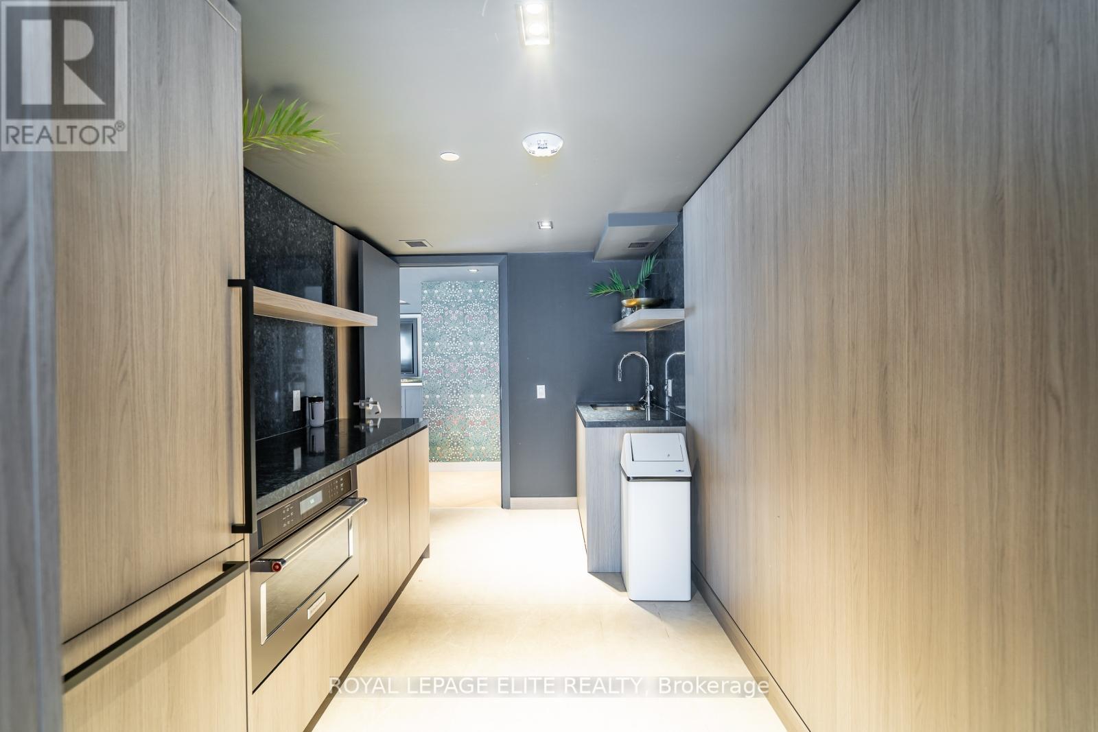 












418 - 405 DUNDAS STREET

,
Oakville,




Ontario
L6M4M2

