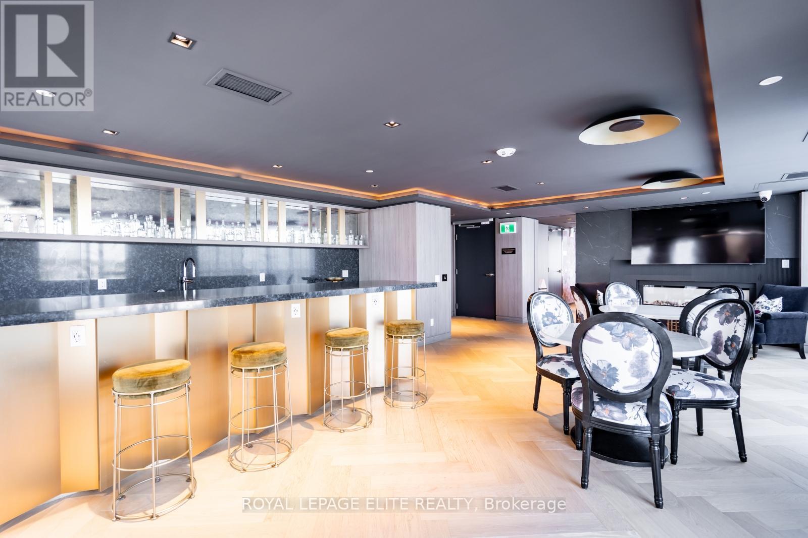 












418 - 405 DUNDAS STREET

,
Oakville,




Ontario
L6M4M2

