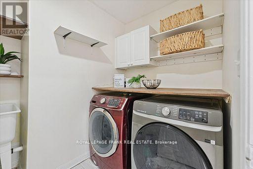 












20 REGATTA CRESCENT

,
Whitby (Port Whitby),




Ontario
L1N9V2

