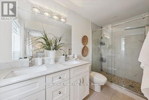 












20 REGATTA CRESCENT

,
Whitby (Port Whitby),




Ontario
L1N9V2

