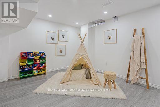 












20 REGATTA CRESCENT

,
Whitby (Port Whitby),




Ontario
L1N9V2


