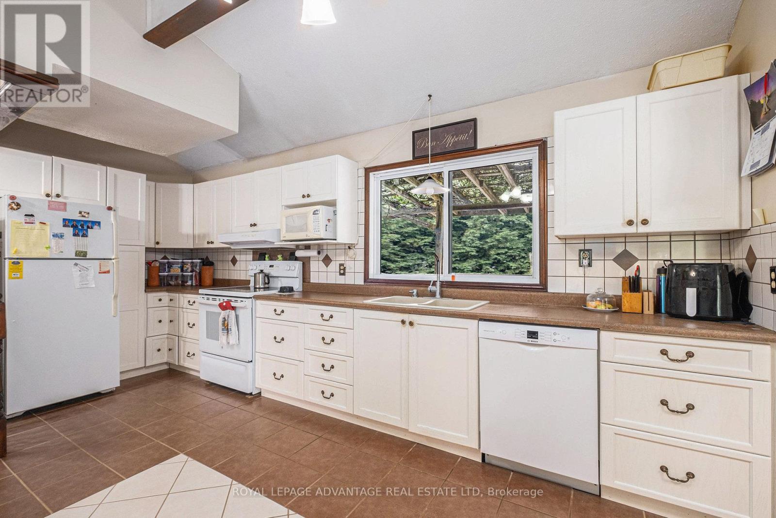 












77 GOLF CLUB ROAD

,
Rideau Lakes,




Ontario
K7A4S5

