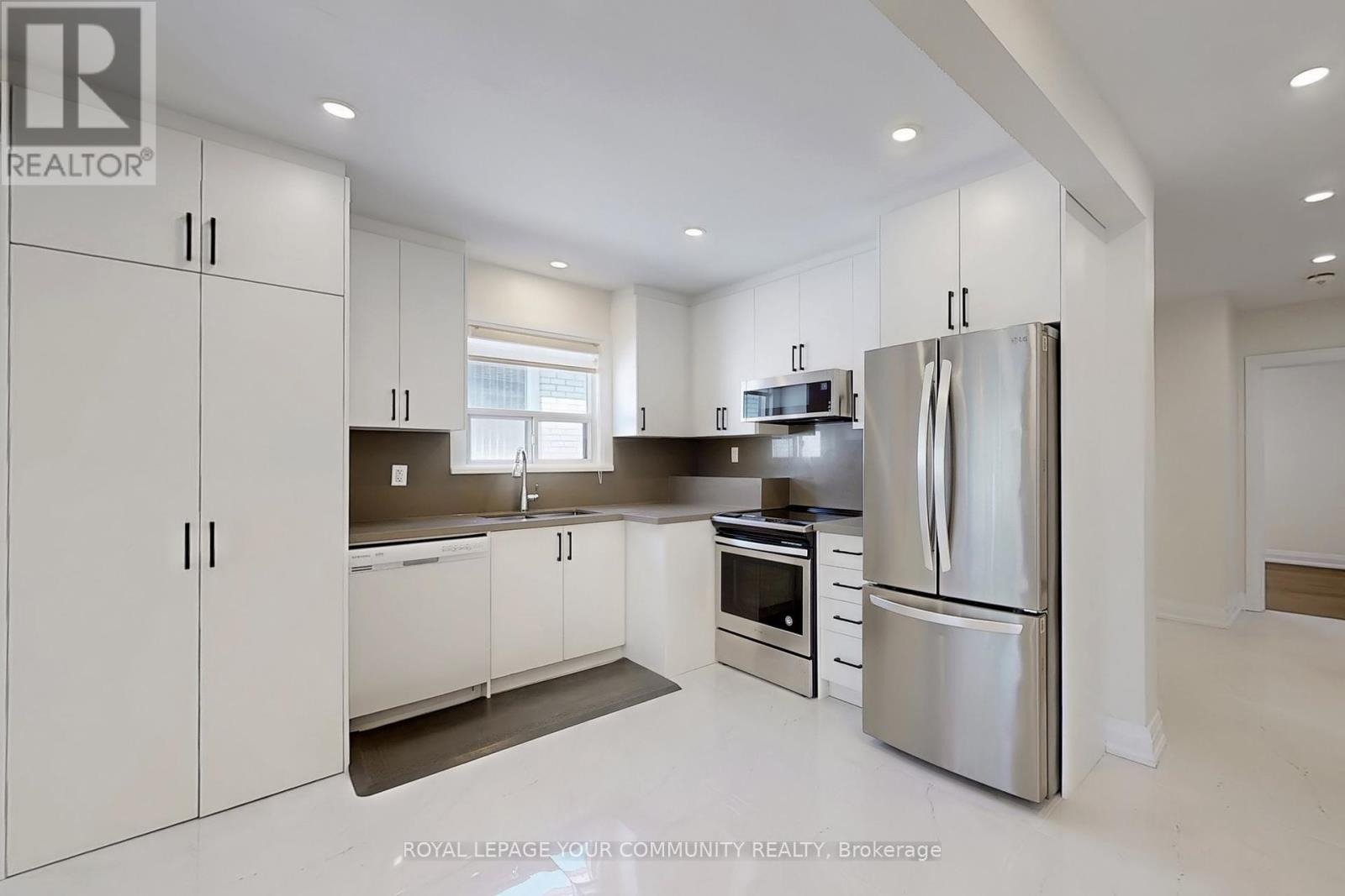 












7 GODDARD STREET

,
Toronto,




Ontario
M3H5C5


