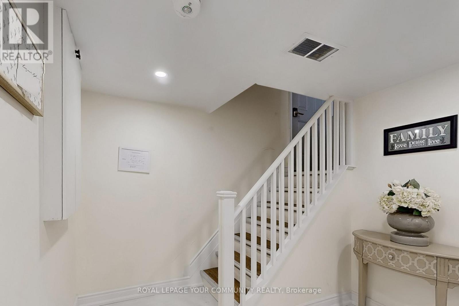 












7 GODDARD STREET

,
Toronto,




Ontario
M3H5C5

