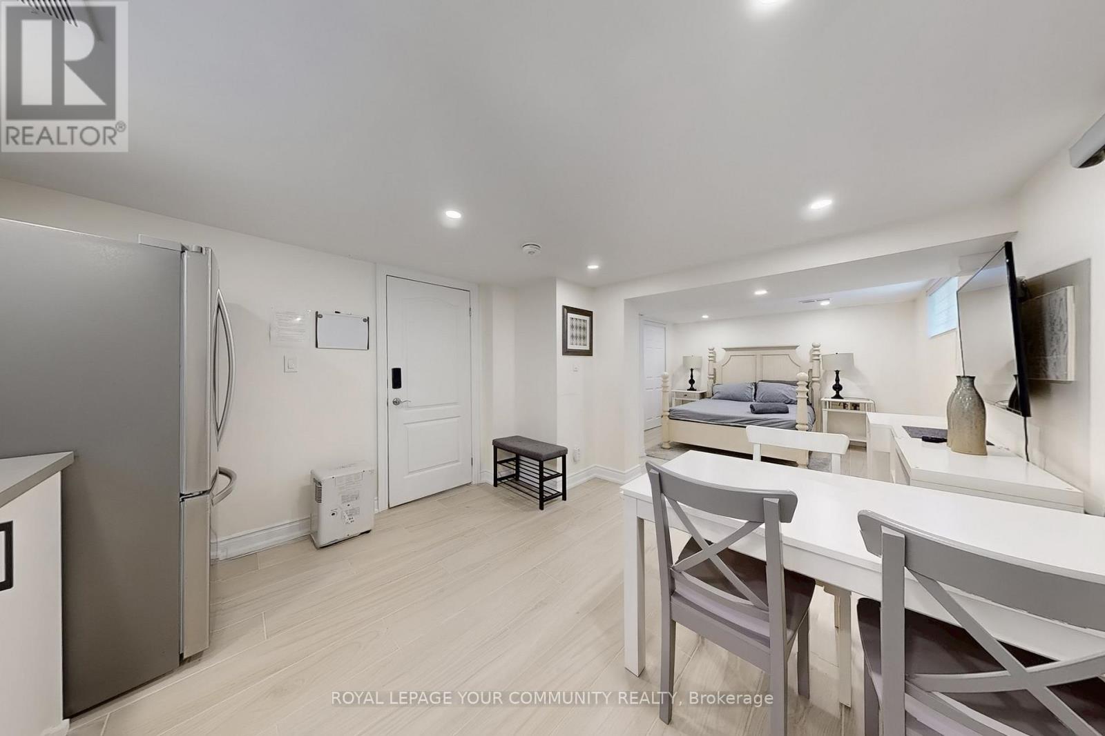 












7 GODDARD STREET

,
Toronto,




Ontario
M3H5C5


