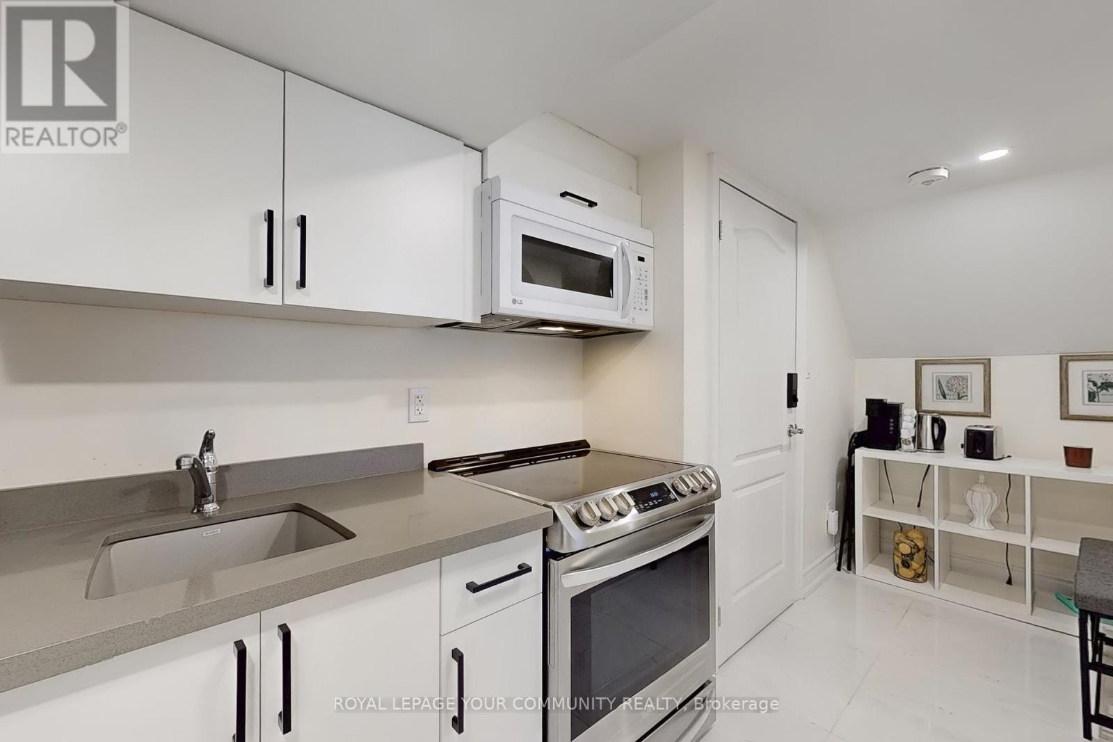 












7 GODDARD STREET

,
Toronto,




Ontario
M3H5C5

