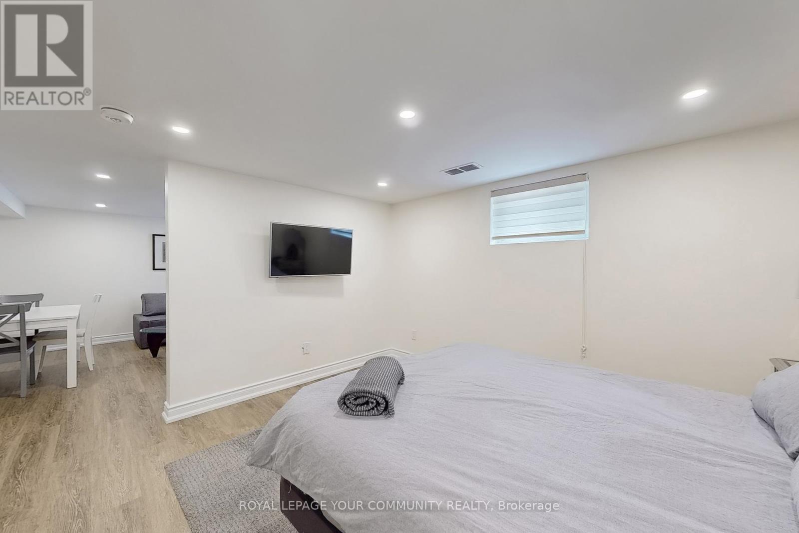 












7 GODDARD STREET

,
Toronto,




Ontario
M3H5C5

