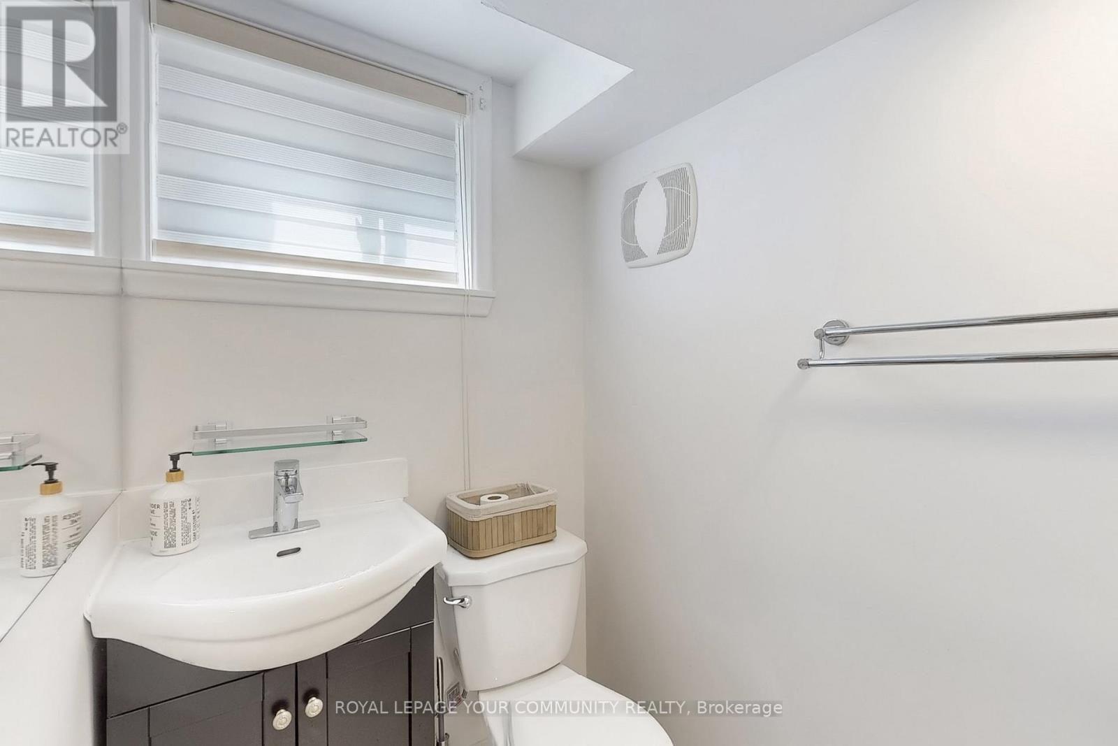 












7 GODDARD STREET

,
Toronto,




Ontario
M3H5C5

