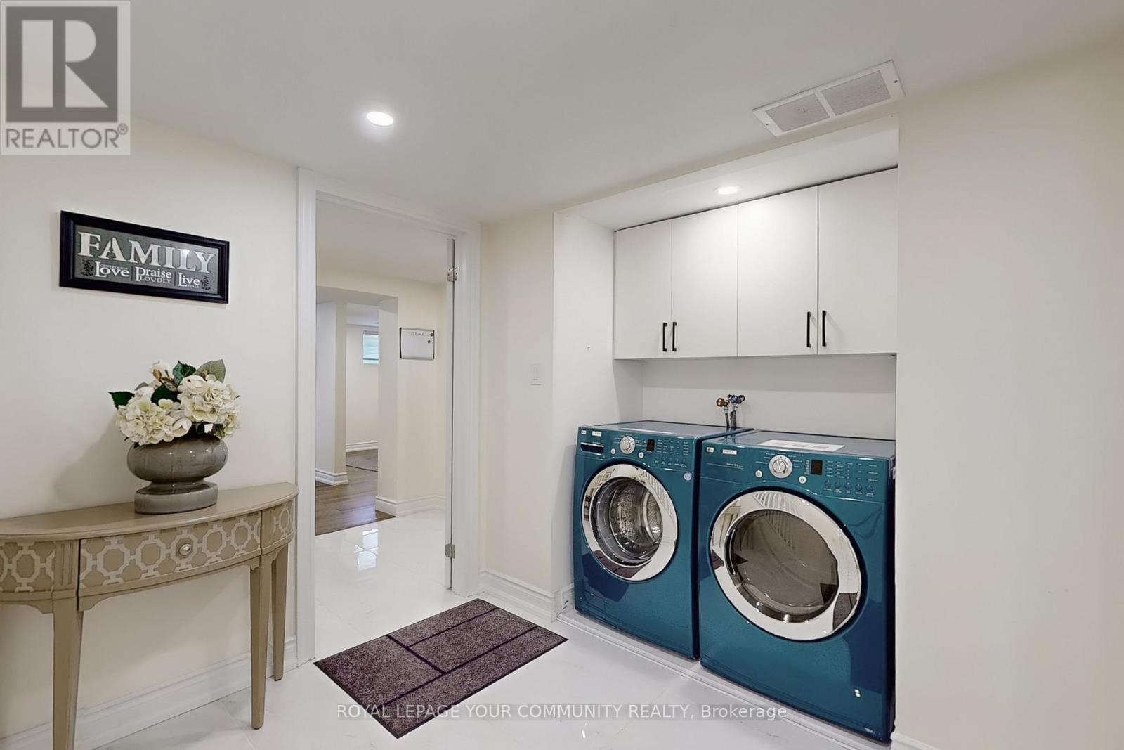 












7 GODDARD STREET

,
Toronto,




Ontario
M3H5C5

