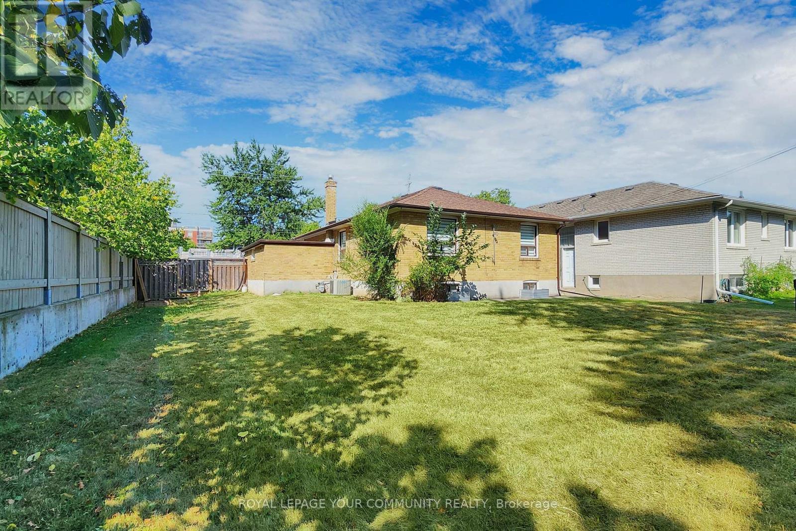 












7 GODDARD STREET

,
Toronto,




Ontario
M3H5C5

