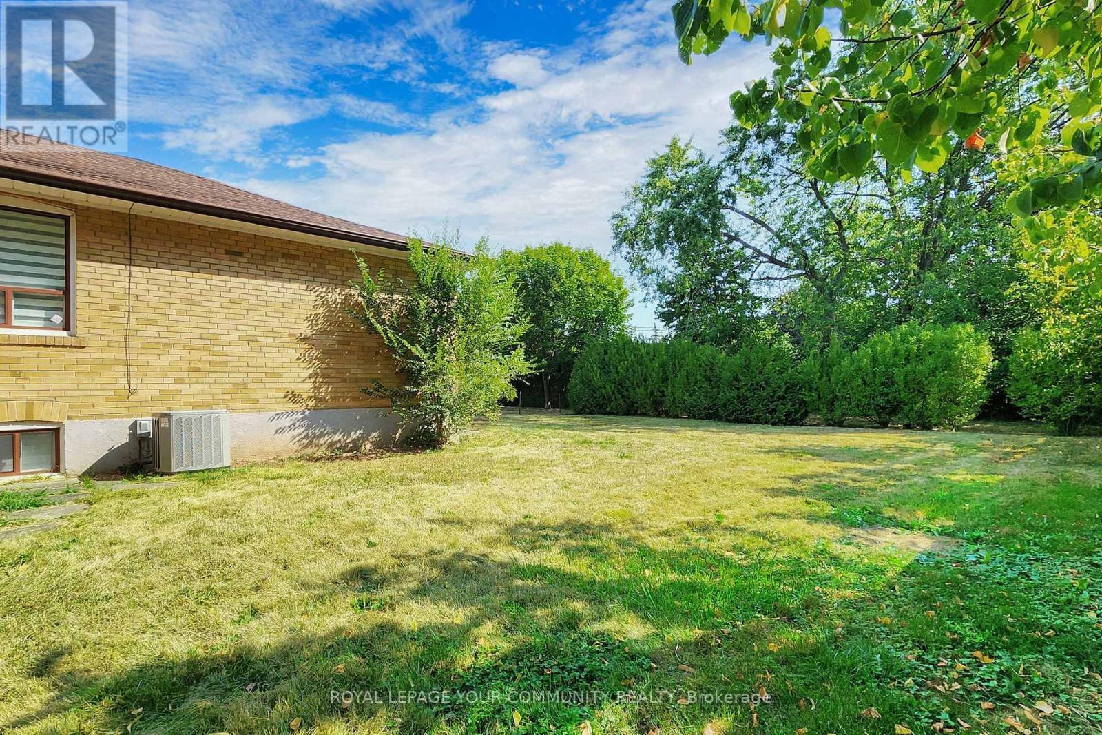 












7 GODDARD STREET

,
Toronto,




Ontario
M3H5C5

