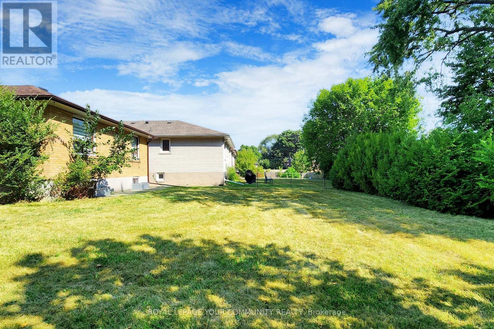 












7 GODDARD STREET

,
Toronto,




Ontario
M3H5C5

