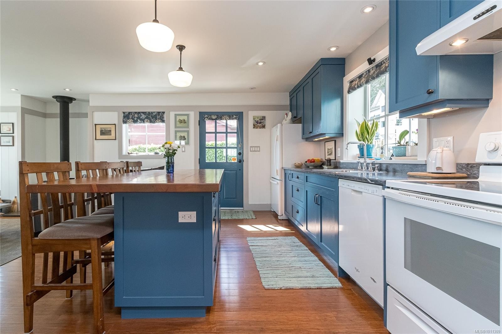 









9838


CROFT

St,
Chemainus,




BC
V0R 1K0


