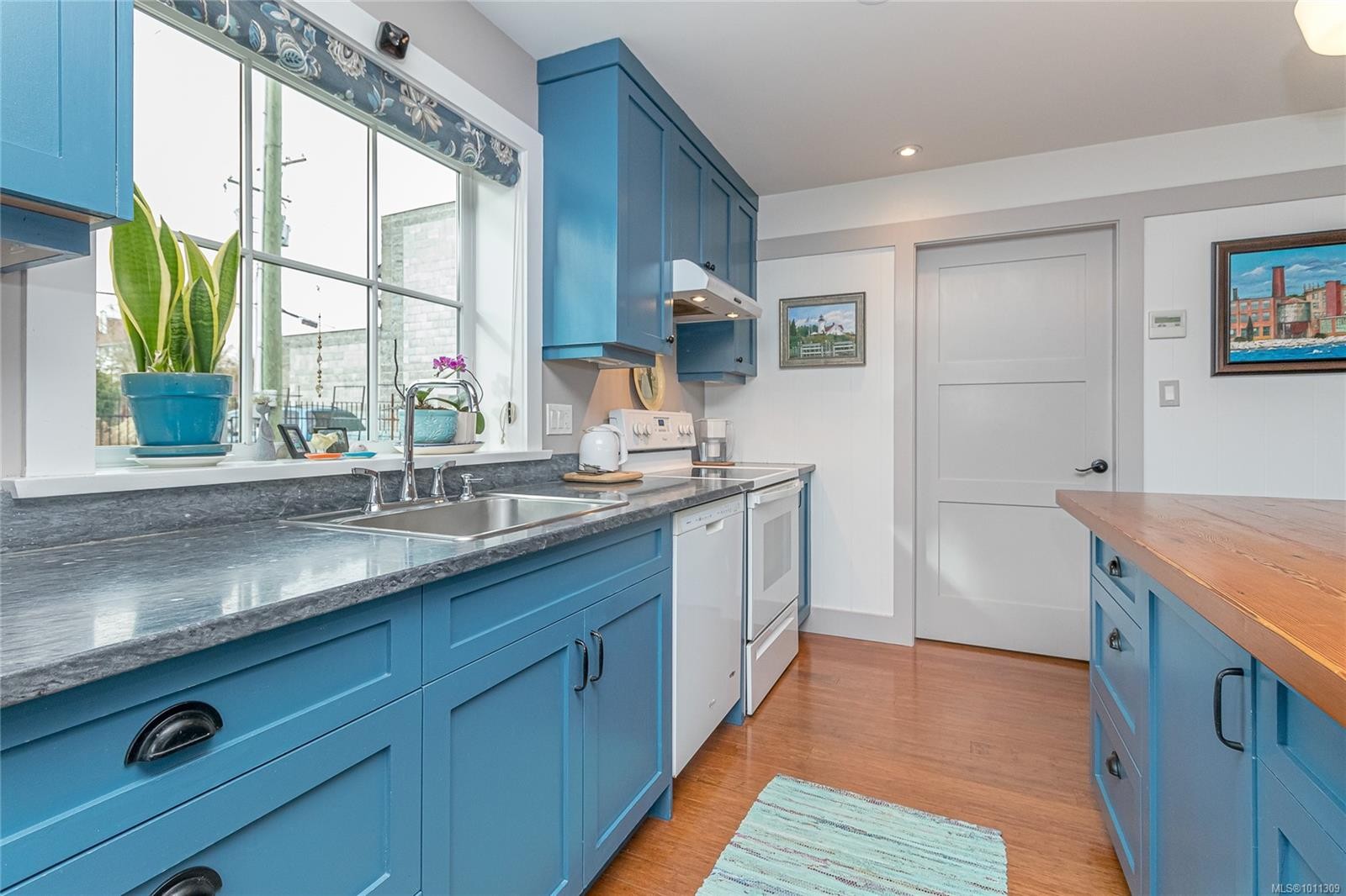









9838


CROFT

St,
Chemainus,




BC
V0R 1K0

