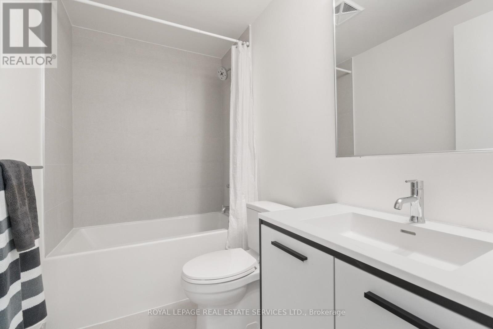 












1702 - 385 WINSTON ROAD

,
Grimsby,




Ontario
L3M4E8

