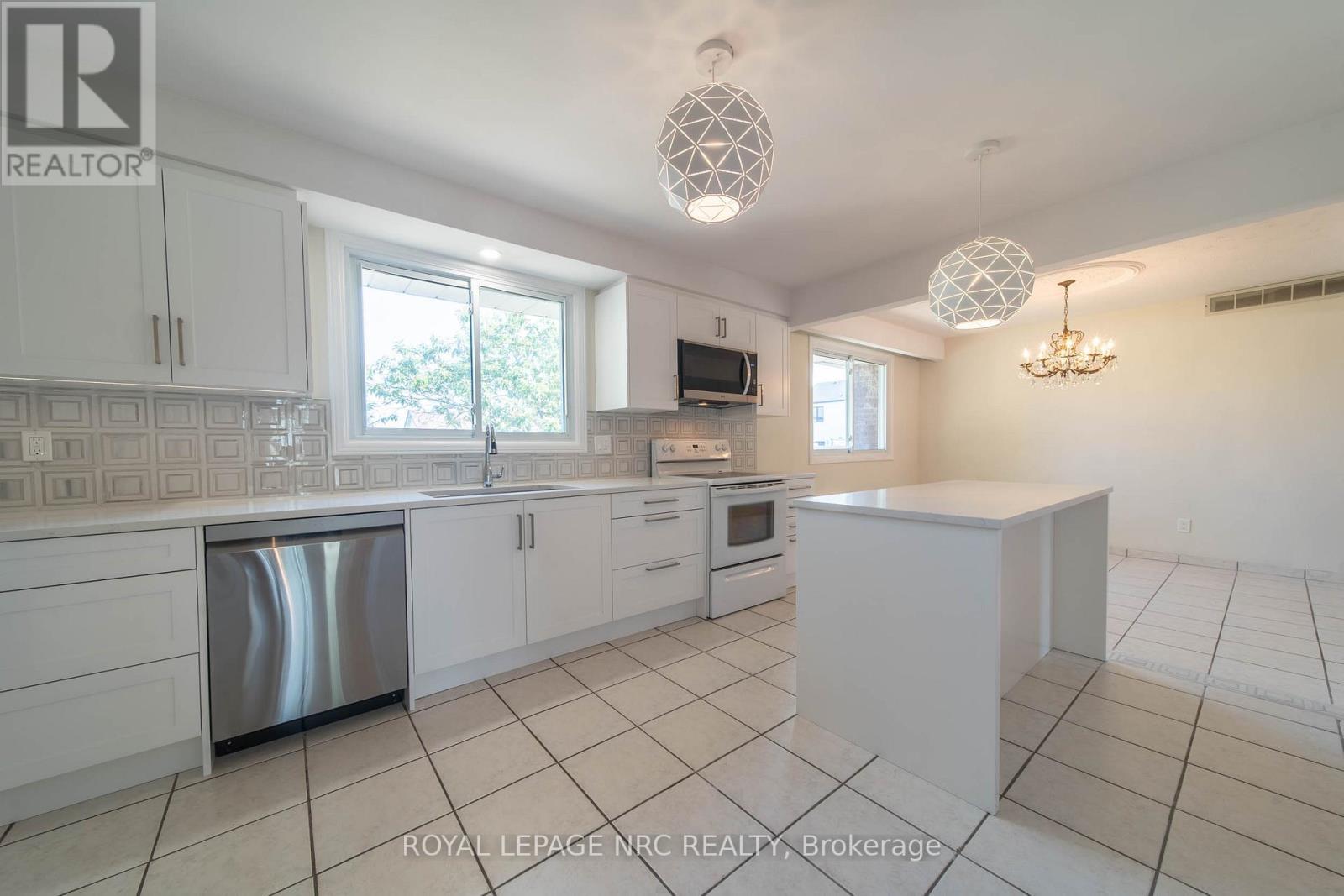 












7797 MULHERN STREET

,
Niagara Falls (Ascot),




Ontario
L2H1B6

