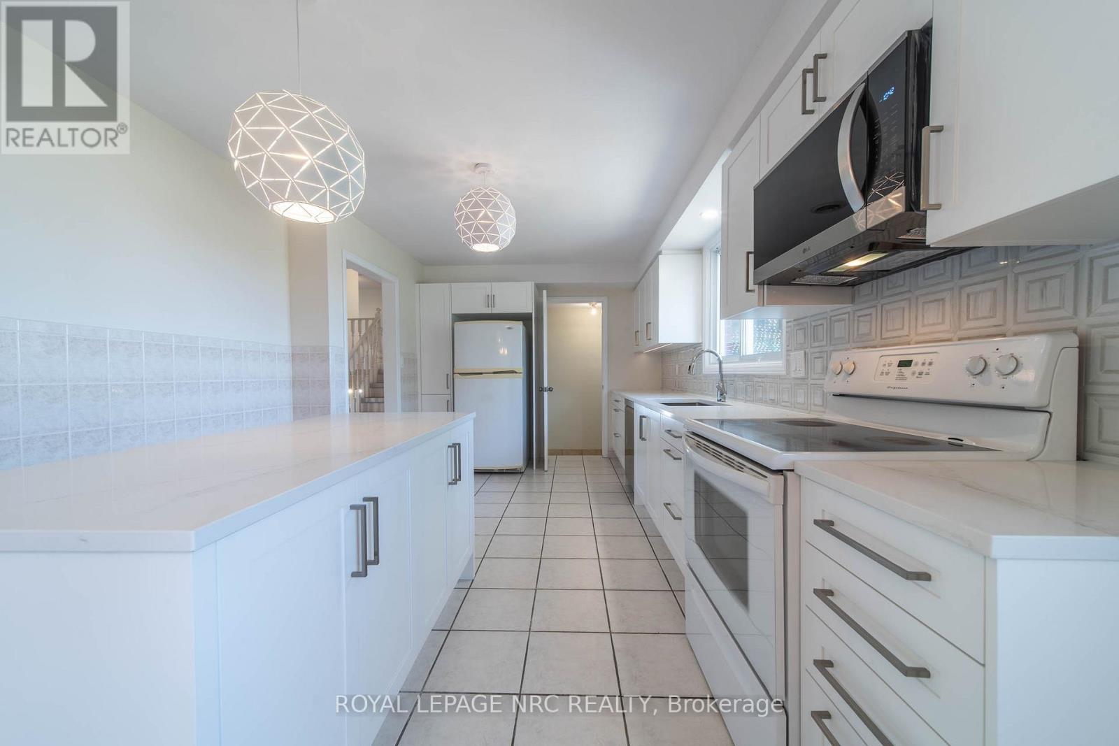 












7797 MULHERN STREET

,
Niagara Falls (Ascot),




Ontario
L2H1B6

