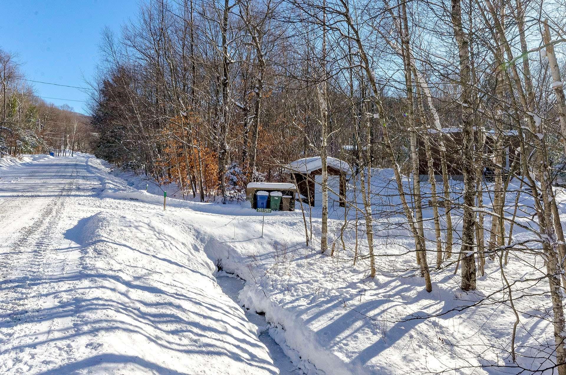 









265Z

 - 267Z


Ch. Seigneurial

,
Sutton,




QC
J0E2K0

