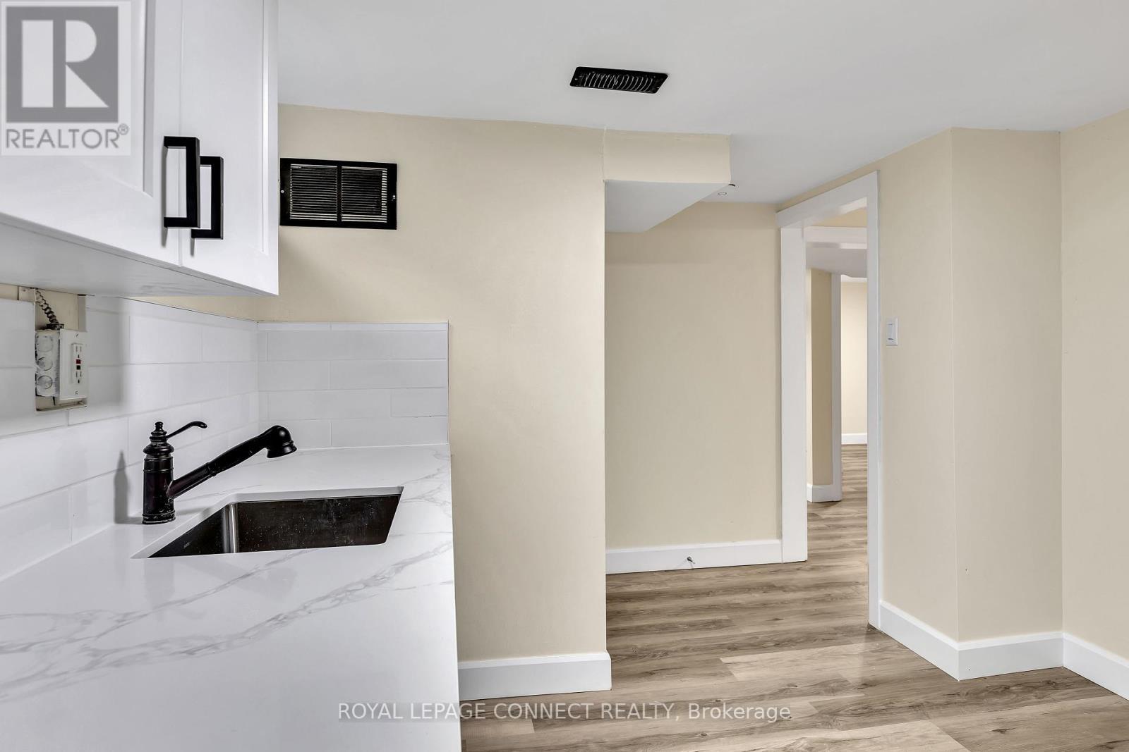












BASEMENT APARTMENT - 500 ERSKINE AVENUE

,
Peterborough South,




Ontario
K9J5T4

