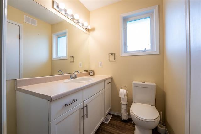 









3


Autumnwood

DR,
Gimli,




MB
R0C 1B0

