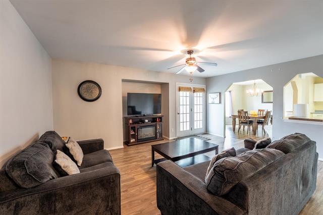 









3


Autumnwood

DR,
Gimli,




MB
R0C 1B0

