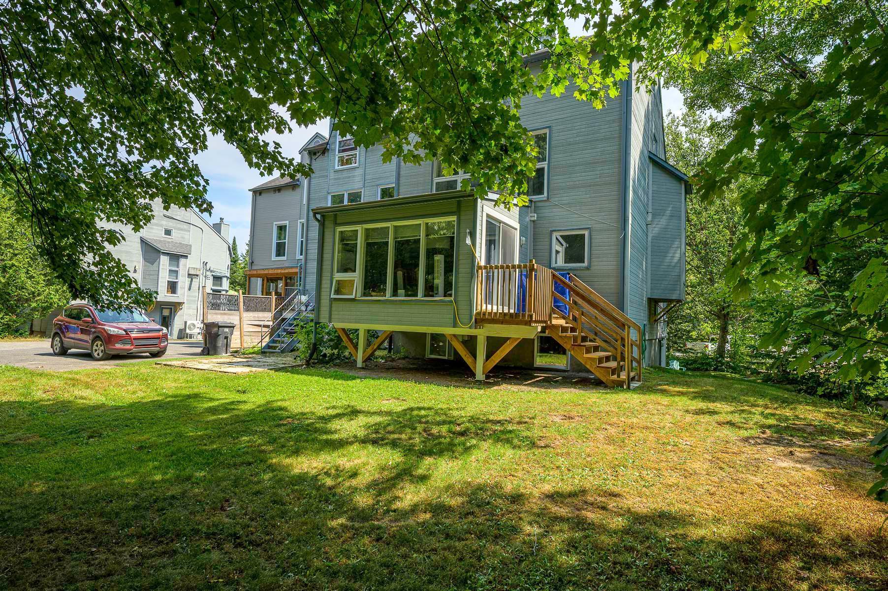 









485Z

 - 487Z


Ch. du Mont-Loup-Garou

,
Sainte-Adèle,




QC
J8B3C7

