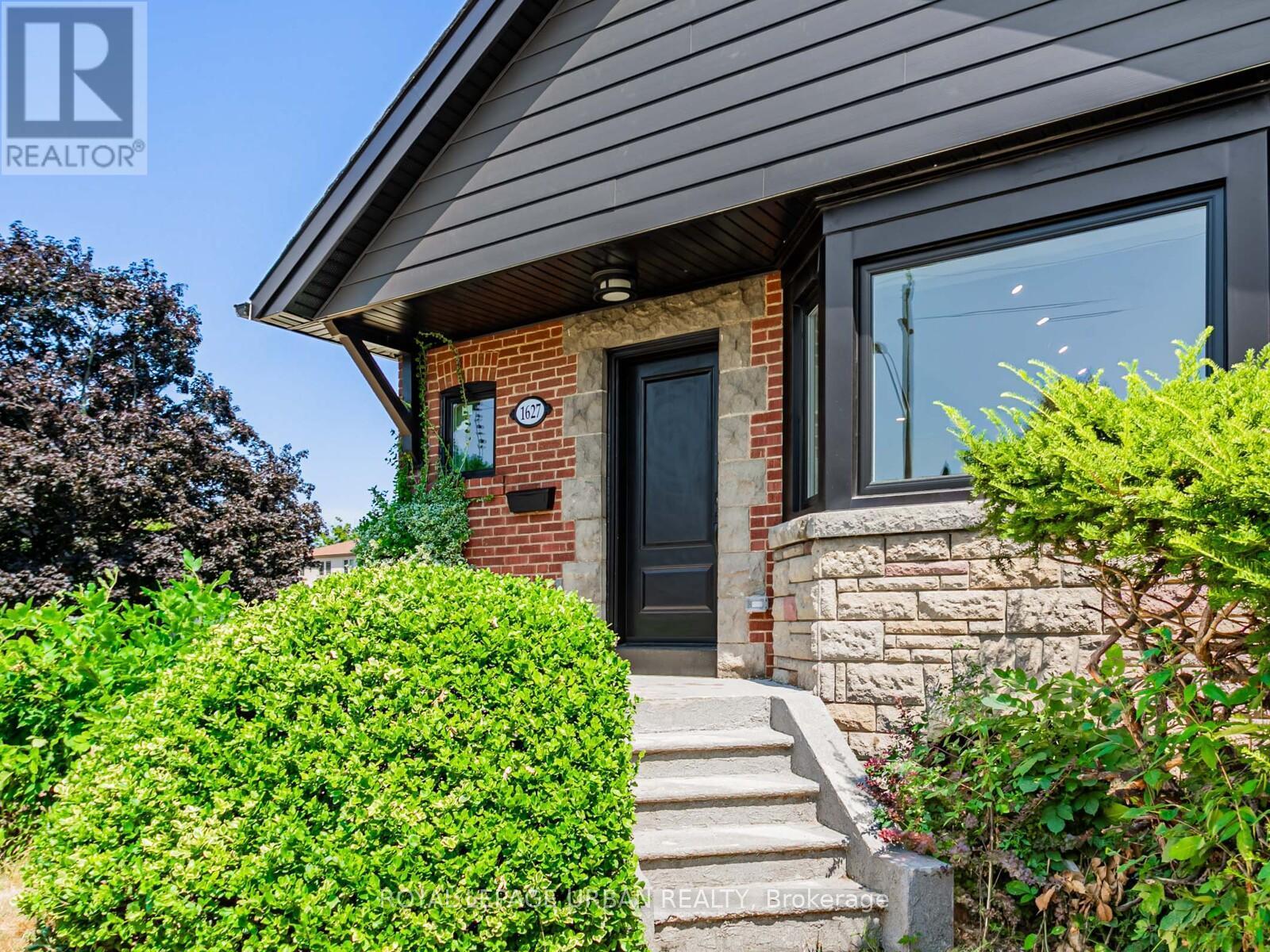 












MAIN - 1627 WOODBINE HEIGHTS BOULEVARD

,
Toronto,




Ontario
M4B3A3

