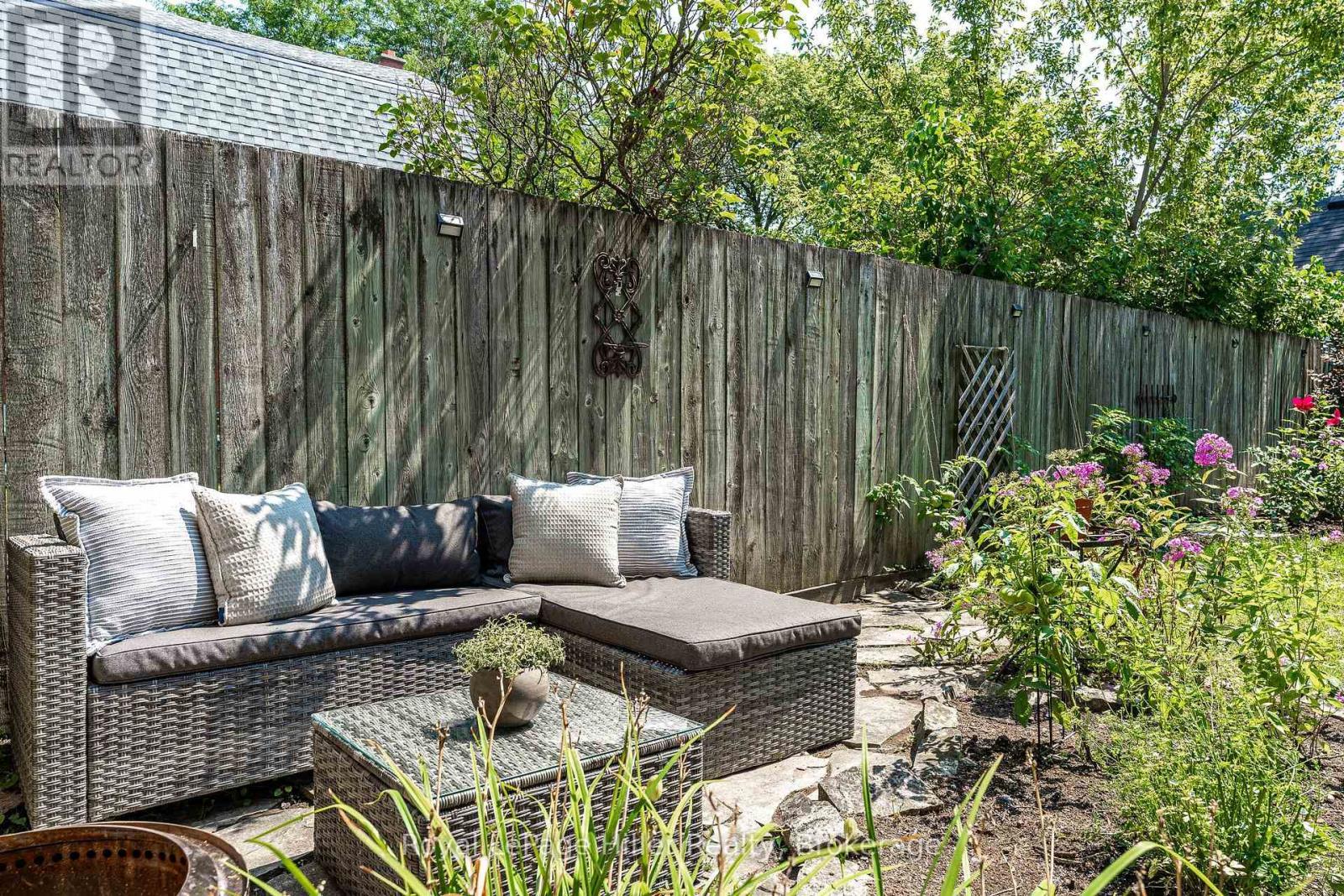 












23 GRANT STREET

,
Stratford,




Ontario
N5A1L5

