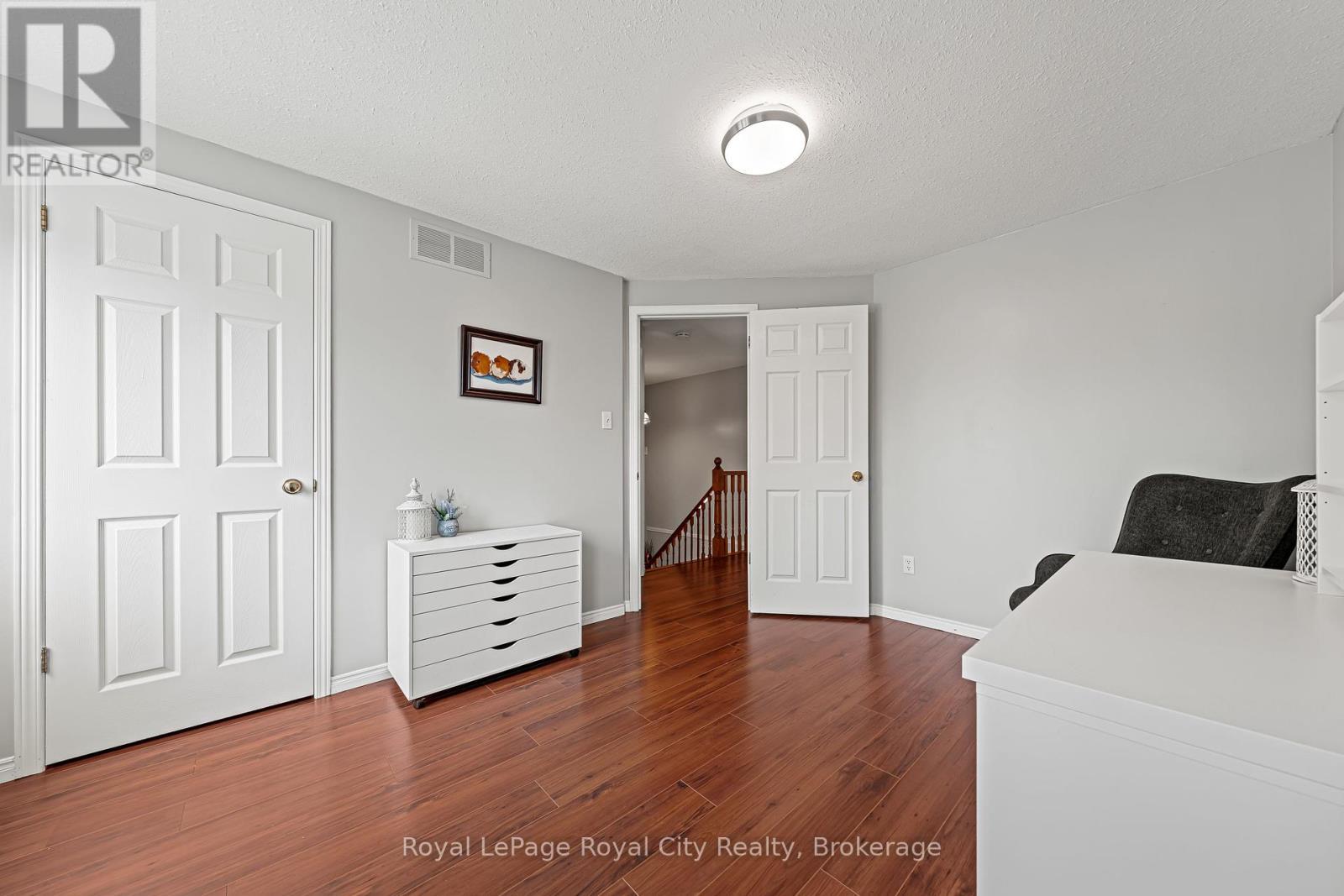 












89 DOYLE DRIVE

,
Guelph (Clairfields/Hanlon Business Park),




Ontario
N1G5B9

