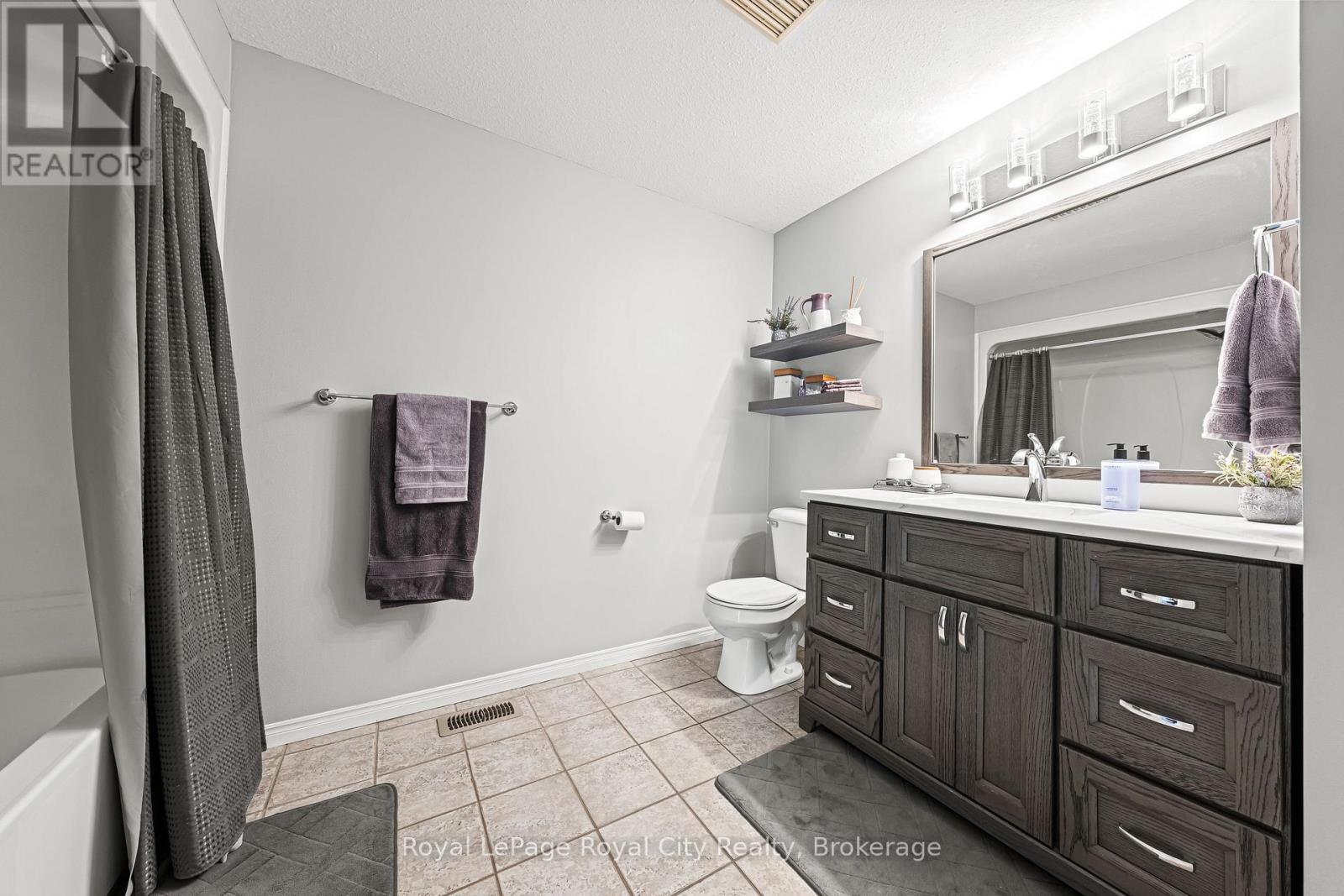 












89 DOYLE DRIVE

,
Guelph (Clairfields/Hanlon Business Park),




Ontario
N1G5B9

