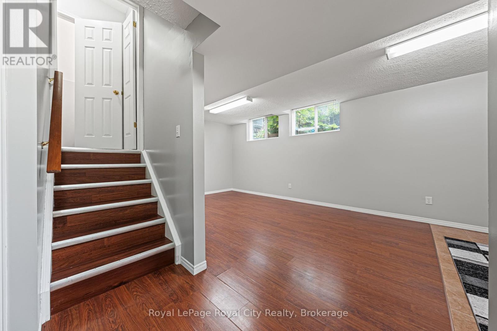 












89 DOYLE DRIVE

,
Guelph (Clairfields/Hanlon Business Park),




Ontario
N1G5B9

